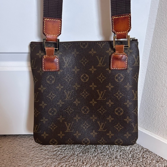 Re-vamped brown crossbody - Picture 4 of 5